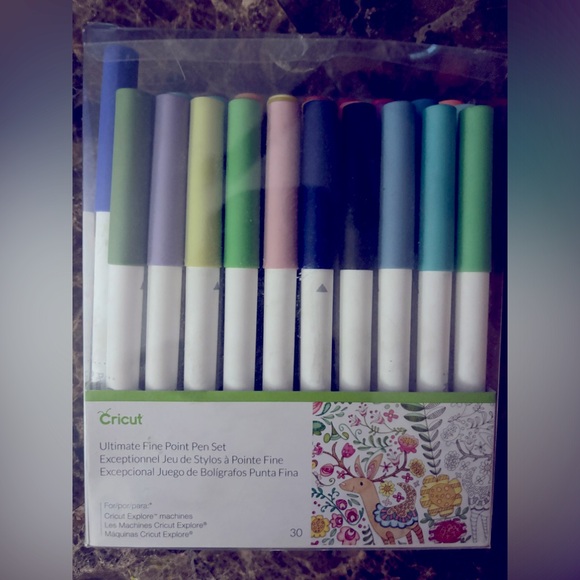 Cricut pens - Picture 1 of 2